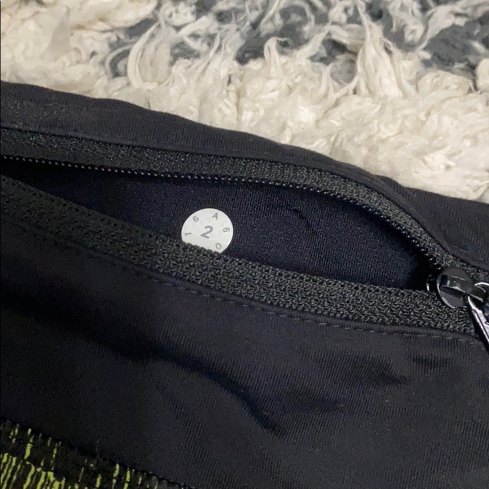 LULU LEMON SHORTS RARE - Picture 3 of 5